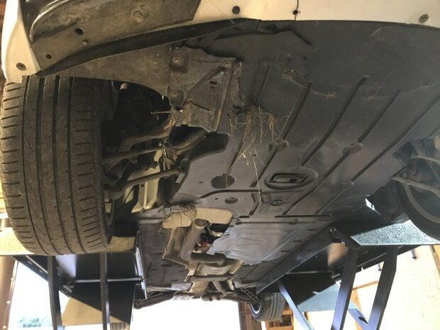 BMW Schadengutachten München, Begutachtung Hebebühne