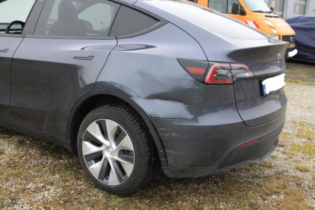 Tesla München Seitenschaden